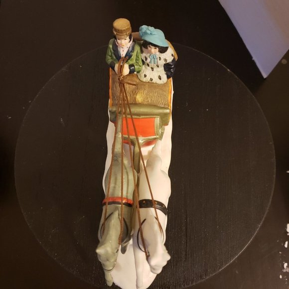 Department 56 Sleighride & Dover Coach Heritage Village Collection - Picture 6 of 8